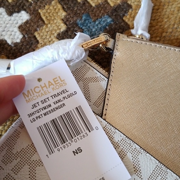 Michael Kors Jet Set Large Pocket Crossbody Bag - Picture 7 of 8